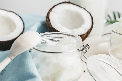 Huile coco : une solution naturelle pour nos cheveux